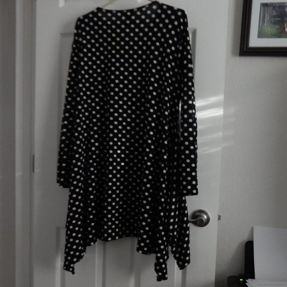 Beyond This Plane Blk.And White Polka Dot Tunic/Dress 1X/2X Excellent Cond. - Picture 5 of 5